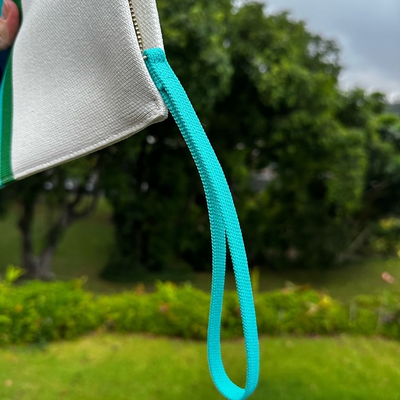 Rothy’s marine-inspired wristlet - Picture 7 of 8